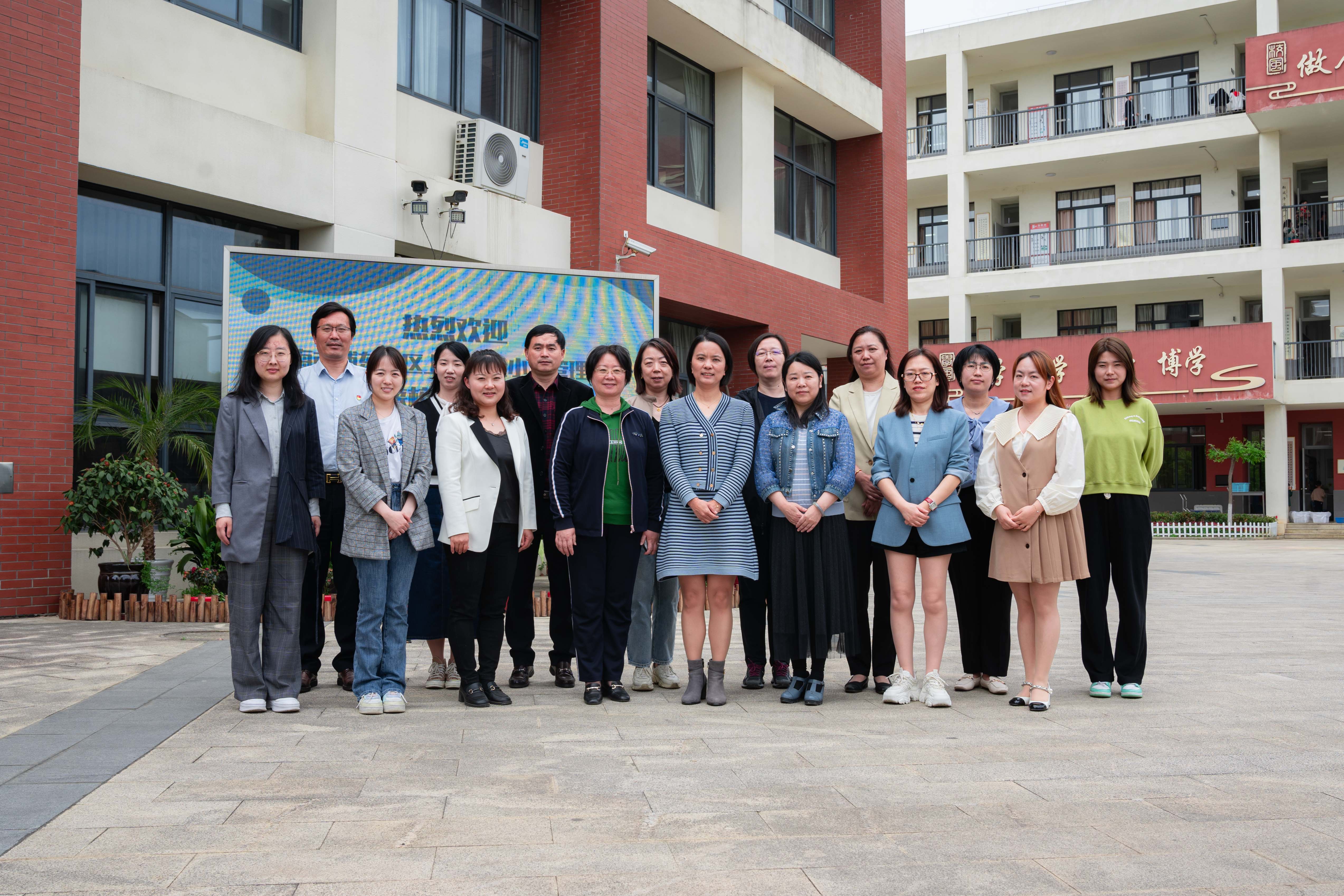 上海市浦东新区上南实验小学管理团队来御澜湾学校参观交流